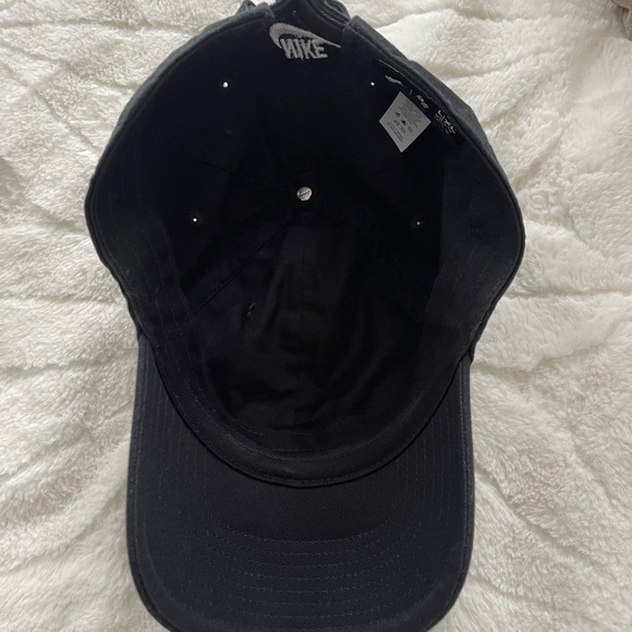 Black Nike Cap with Embroidered Slogan - Picture 3 of 5